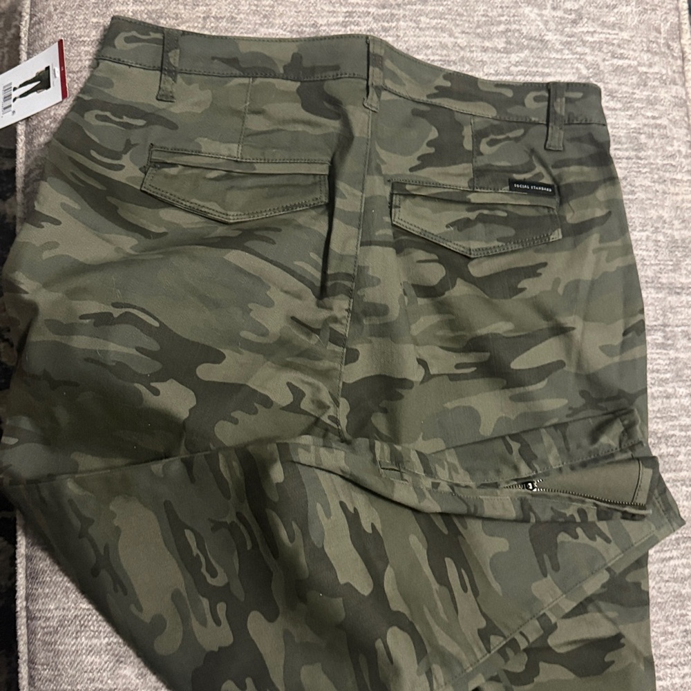 Sanctuary Olive Camouflage Pants - Picture 5 of 7